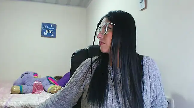 Snapshot of sahtlove1 chatting on February 15, 1:10 am sahtlove1 online show from February 15, 1:10 am