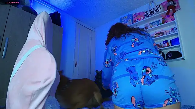 Snapshot of valenor_ chatting on February 5, 3:22 am valenor online show from February 5, 3:22 am