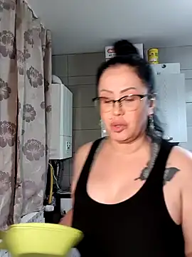 x  KHALEESI  x online show from January 5, 8:00 pm