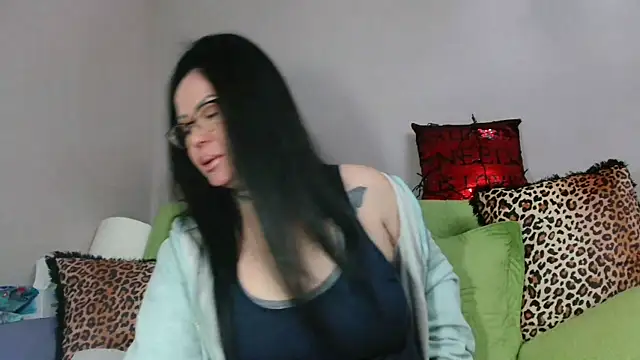 x  KHALEESI  x online show from February 16, 8:33 pm