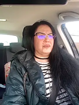 x  KHALEESI  x online show from February 25, 11:20 am