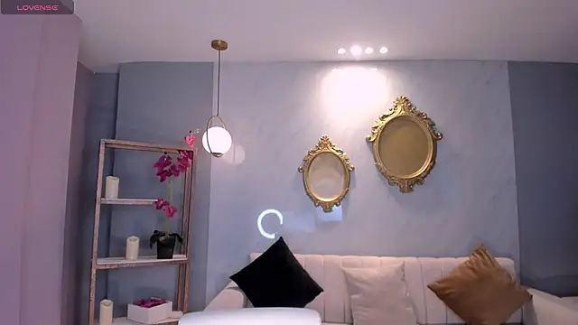 NiaHolland online show from September 12, 6:52 pm