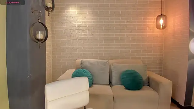 NiaHolland online show from October 25, 8:25 pm