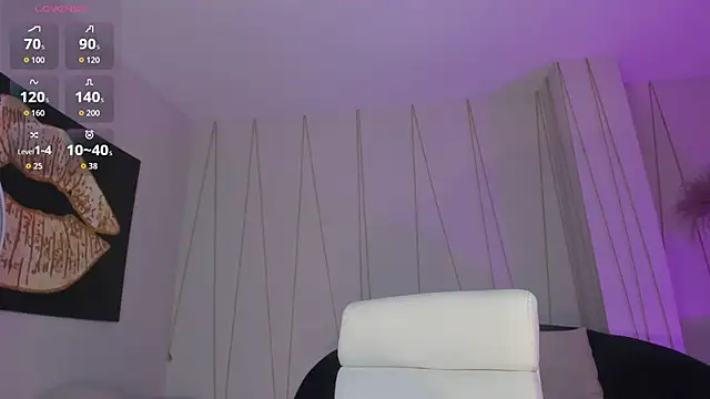 NiaHolland online show from April 18, 7:58 pm