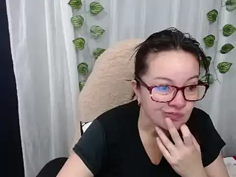 Snapshot of Sonialorens_ chatting on December 4, 12:58 pm Sonialorens online show from December 4, 12:58 pm