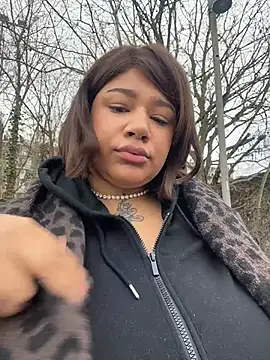 IamSashaLuv online show from December 5, 9:40 am