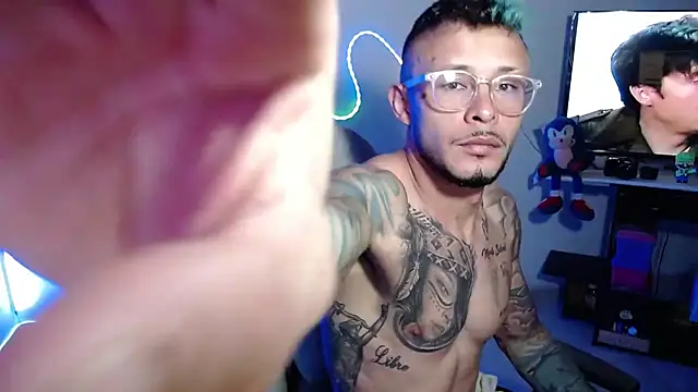 Snapshot of sebastian_horny chatting on October 5, 11:13 pm sebastian horny online show from October 5, 11:13 pm