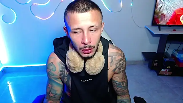 Snapshot of sebastian_horny chatting on October 21, 9:54 am sebastian horny online show from October 21, 9:54 am