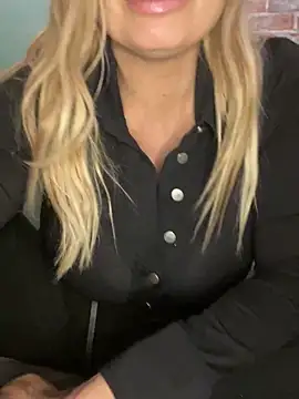 Lisavontease online show from December 5, 8:27 pm