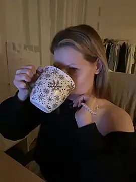 MaryHiggins online show from February 8, 9:40 pm