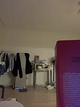 MaryHiggins online show from March 25, 7:31 pm