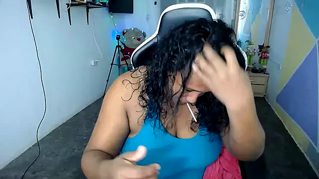 Snapshot of marysol83 chatting on December 21, 12:53 am marysol83 online show from December 21, 12:53 am