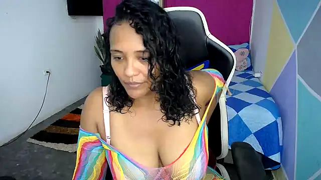 Snapshot of marysol83 chatting on February 2, 1:23 am marysol83 online show from February 2, 1:23 am