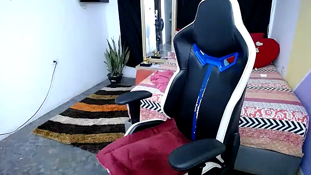 Snapshot of marysol83 chatting on February 22, 7:34 am marysol83 online show from February 22, 7:34 am