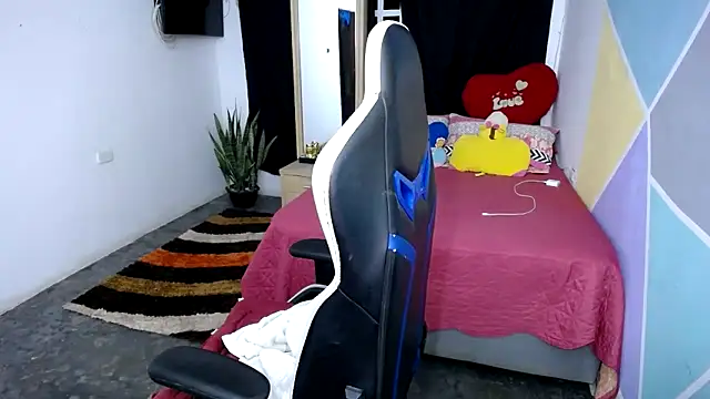 Snapshot of marysol83 chatting on March 1, 11:37 pm marysol83 online show from March 1, 11:37 pm