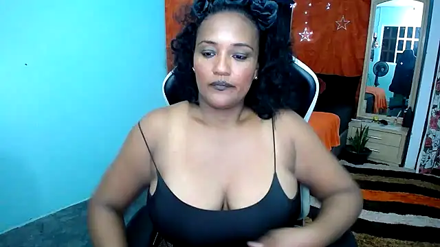 Snapshot of marysol83 chatting on November 1, 4:25 am marysol83 online show from November 1, 4:25 am