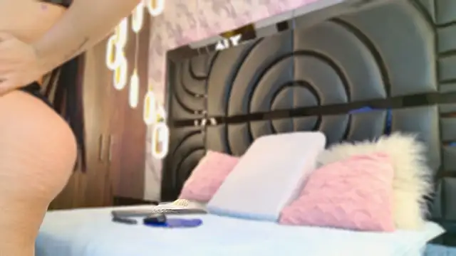 Snapshot of sarahgrey18 chatting on February 28, 11:25 am sarahgrey18 online show from February 28, 11:25 am