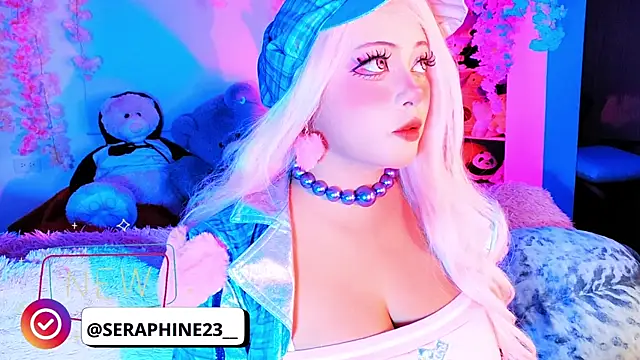 Snapshot of seraphine23 chatting on November 21, 3:27 am seraphine23 online show from November 21, 3:27 am