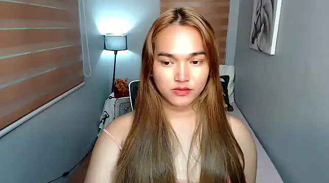 Snapshot of MoaningKylie chatting on December 13, 2:21 am MoaningKylie online show from December 13, 2:21 am