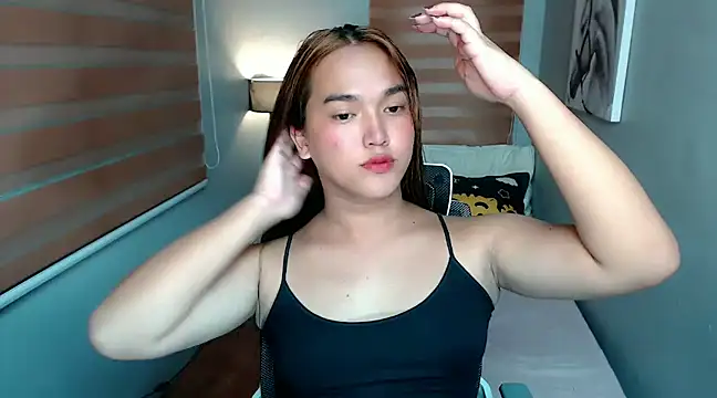 Snapshot of MoaningKylie chatting on December 13, 10:08 am MoaningKylie online show from December 13, 10:08 am