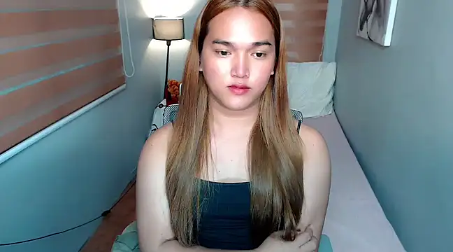 Snapshot of MoaningKylie chatting on December 14, 6:35 am MoaningKylie online show from December 14, 6:35 am