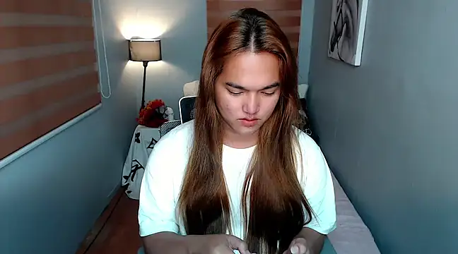 Snapshot of MoaningKylie chatting on January 3, 12:43 am MoaningKylie online show from January 3, 12:43 am