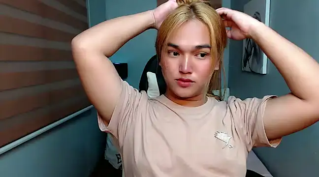 Snapshot of MoaningKylie chatting on January 25, 9:57 am MoaningKylie online show from January 25, 9:57 am