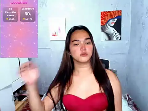 Snapshot of MoaningKylie chatting on October 12, 3:44 pm MoaningKylie online show from October 12, 3:44 pm