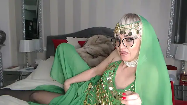 Snapshot of LuanaColucci chatting on December 14, 5:36 pm LuanaColucci online show from December 14, 5:36 pm