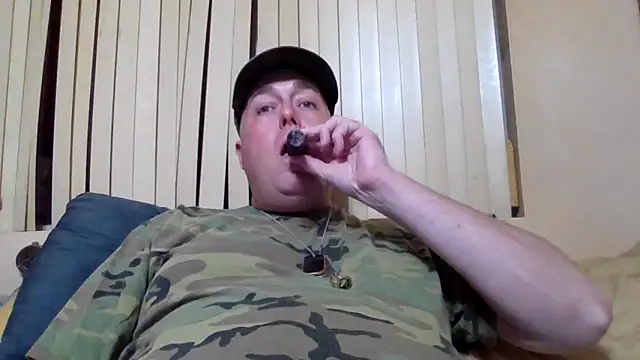 Snapshot of ThriilSergeant15 chatting on December 21, 2:19 am ThriilSergeant15 online show from December 21, 2:19 am