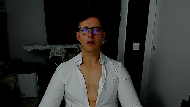 sexxymuscles4u online show from November 6, 2:40 pm