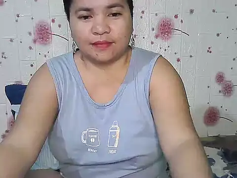 Snapshot of hotpussyxxx33x chatting on February 15, 12:54 pm hotpussyxxx33x online show from February 15, 12:54 pm