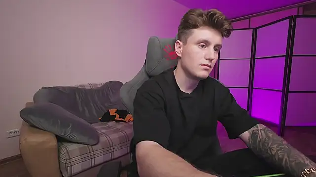 Snapshot of zverev_dima chatting on November 9, 11:03 pm zverev dima online show from November 9, 11:03 pm