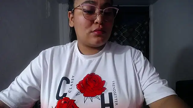 Snapshot of sirena_15 chatting on December 22, 4:53 am sirena 15 online show from December 22, 4:53 am