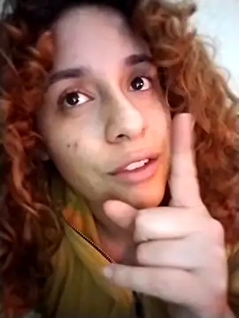 Snapshot of EmmaMelissa0521 chatting on December 14, 7:58 am EmmaMelissa0521 online show from December 14, 7:58 am