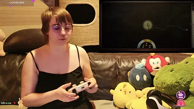 Snapshot of GamerGirl_Eve chatting on November 2, 7:05 pm GamerGirl Eve online show from November 2, 7:05 pm