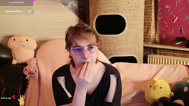 Snapshot of GamerGirl_Eve chatting on December 3, 6:28 pm GamerGirl Eve online show from December 3, 6:28 pm