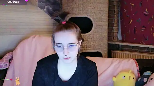 Snapshot of GamerGirl_Eve chatting on December 4, 6:16 pm GamerGirl Eve online show from December 4, 6:16 pm