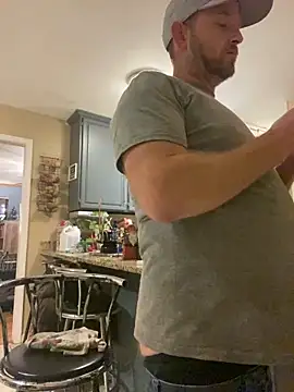 Snapshot of smokeymt420 chatting on December 10, 5:28 am smokeymt420 online show from December 10, 5:28 am