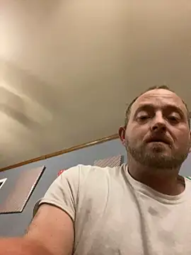 Snapshot of smokeymt420 chatting on December 26, 12:14 am smokeymt420 online show from December 26, 12:14 am