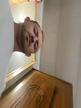 Snapshot of smokeymt420 chatting on November 4, 3:38 am smokeymt420 online show from November 4, 3:38 am