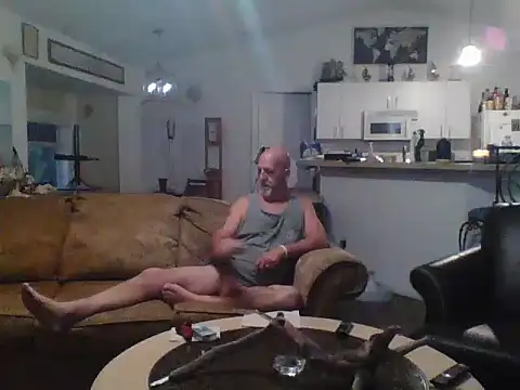 Snapshot of Yankeedave420 chatting on February 21, 11:32 pm Yankeedave420 online show from February 21, 11:32 pm