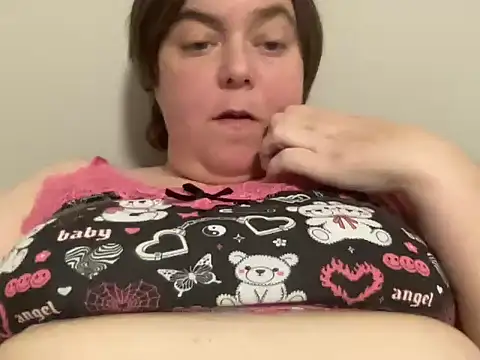 Snapshot of ParisNova chatting on December 4, 11:57 pm ParisNova online show from December 4, 11:57 pm