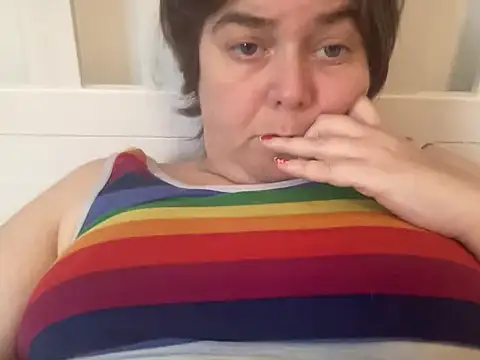 Snapshot of ParisNova chatting on December 22, 2:38 pm ParisNova online show from December 22, 2:38 pm