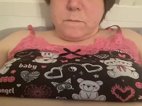 Snapshot of ParisNova chatting on December 25, 12:59 am ParisNova online show from December 25, 12:59 am