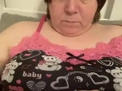 Snapshot of ParisNova chatting on December 26, 11:35 pm ParisNova online show from December 26, 11:35 pm