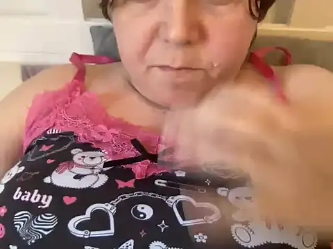 Snapshot of ParisNova chatting on December 31, 5:29 pm ParisNova online show from December 31, 5:29 pm