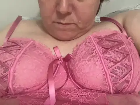 Snapshot of ParisNova chatting on January 3, 12:22 am ParisNova online show from January 3, 12:22 am