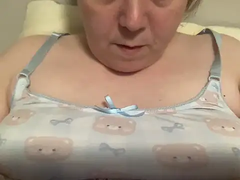 Snapshot of ParisNova chatting on March 5, 2:46 am ParisNova online show from March 5, 2:46 am