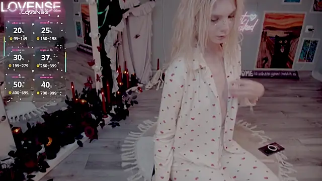 Snapshot of Careful_i_bite chatting on November 8, 5:29 am Careful i bite online show from November 8, 5:29 am